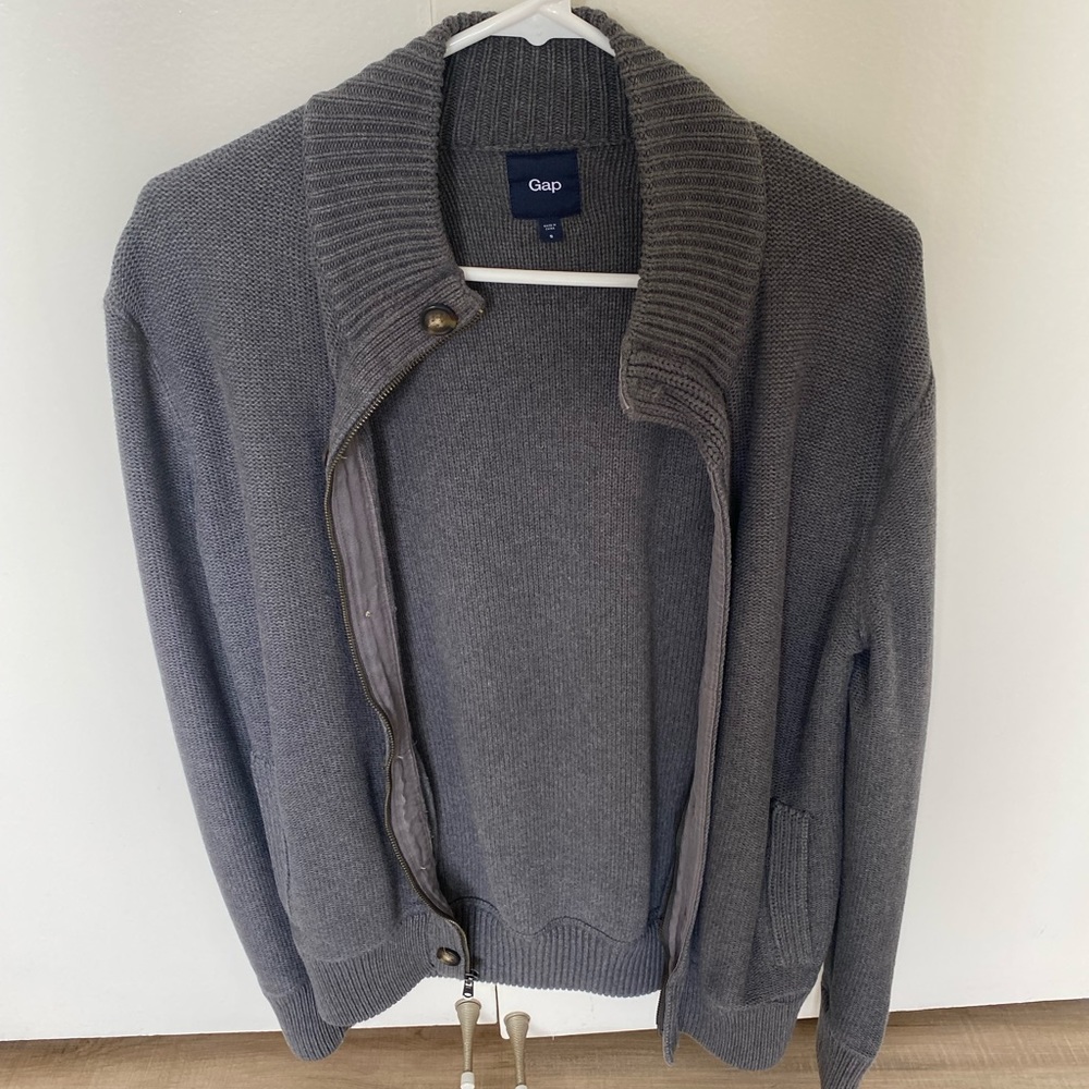 Gap sweater